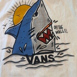 NWOT VANS OFF THE WALL Youth L 12-14
SHARK T-shirt